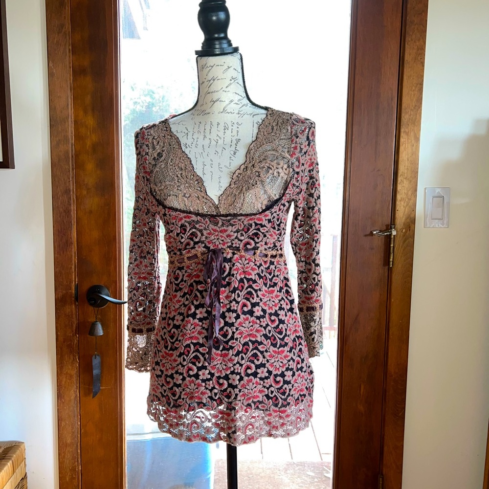 Beautiful stretchy multi color lace blouse by Ann Ferriday. Size medium